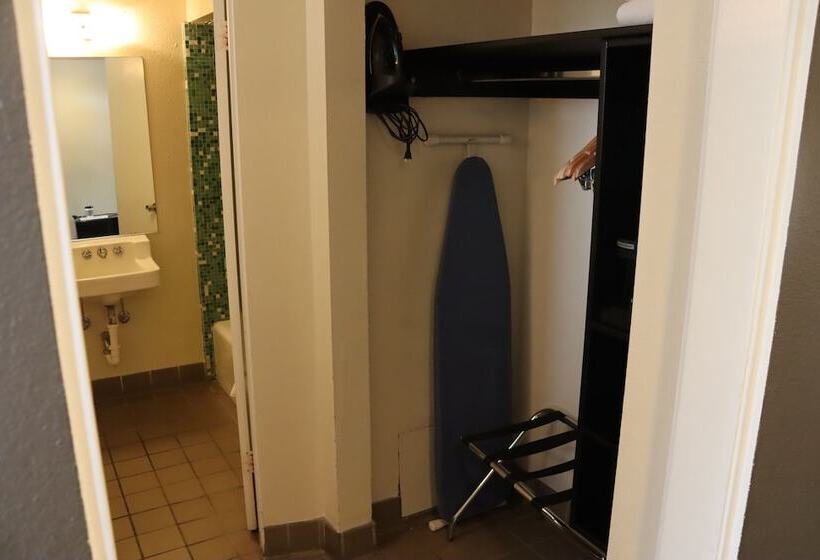 בית מלון כפרי Lemon Tree Inn