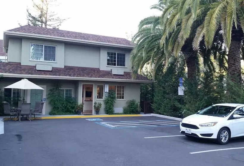 فندق Marin Lodge