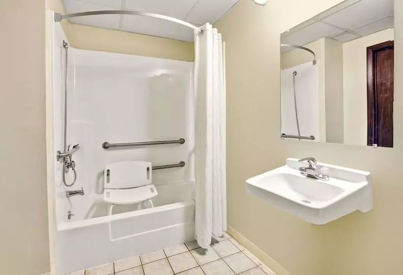 Otel Super 8 By Wyndham Newark De