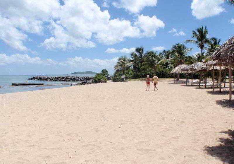 هتل Tamarind Reef Resort Spa & Marina