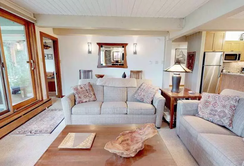 호텔 Top Of The Village   Coraltree Residence Collection