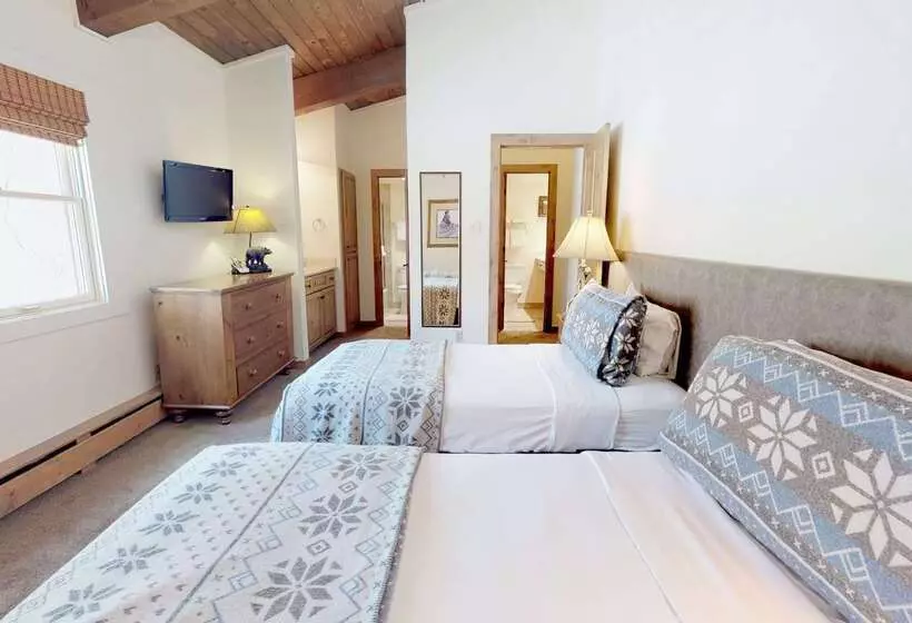 호텔 Top Of The Village   Coraltree Residence Collection