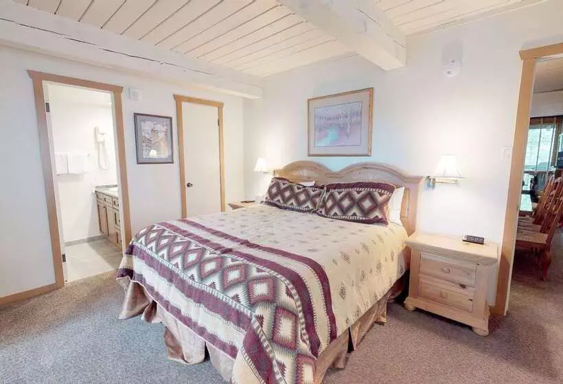 호텔 Top Of The Village   Coraltree Residence Collection