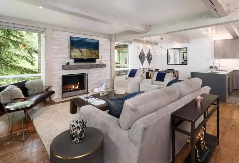 호텔 Top Of The Village   Coraltree Residence Collection