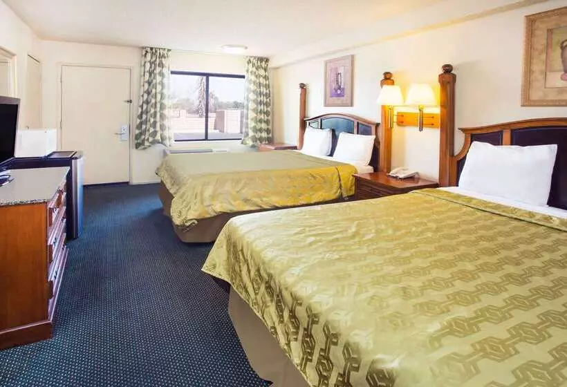 فندق Travelodge By Wyndham Indio