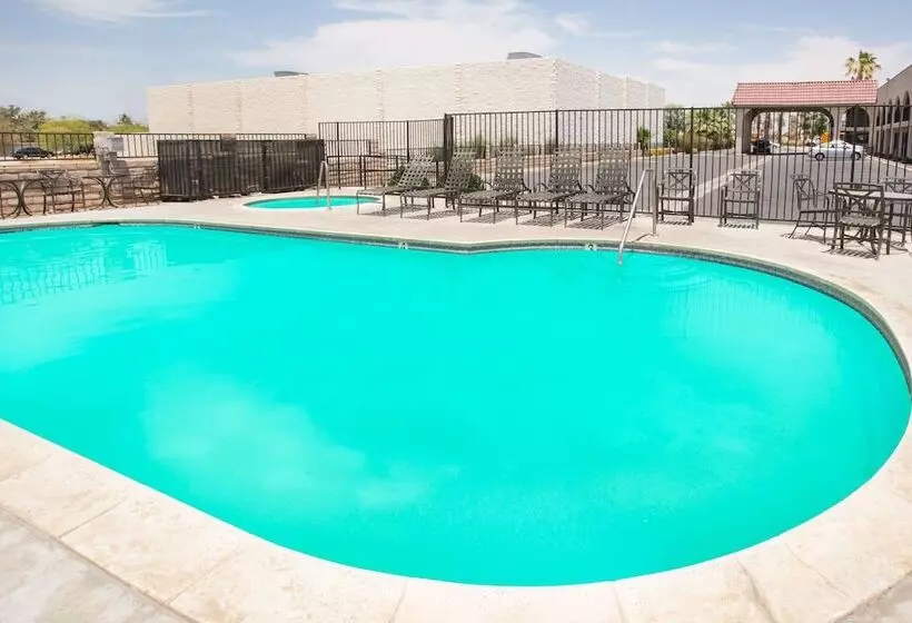 فندق Travelodge By Wyndham Indio