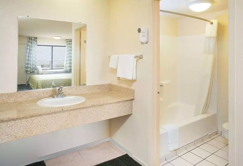 فندق Travelodge By Wyndham Indio