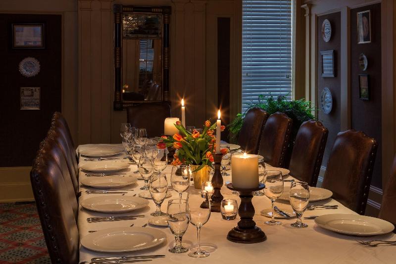 Отель The Virginia And Cottages