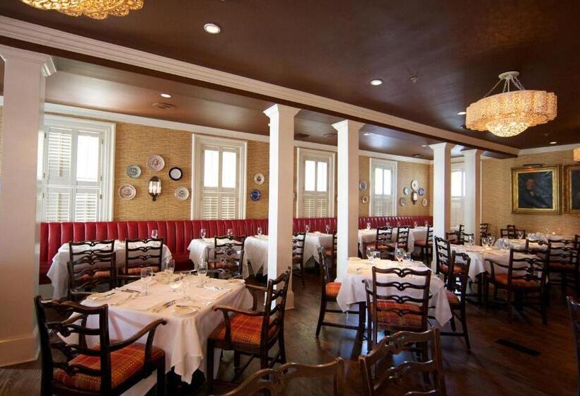 Отель The Virginia And Cottages