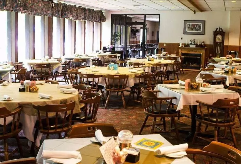 فندق Voyageur Inn And Conference Center