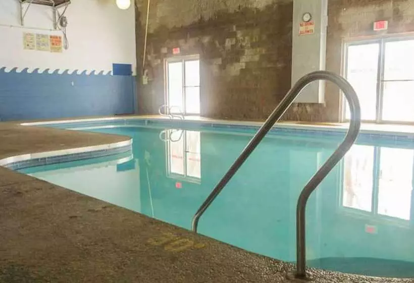 فندق Voyageur Inn And Conference Center