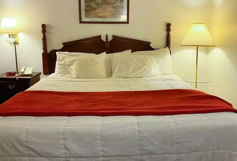 فندق Voyageur Inn And Conference Center