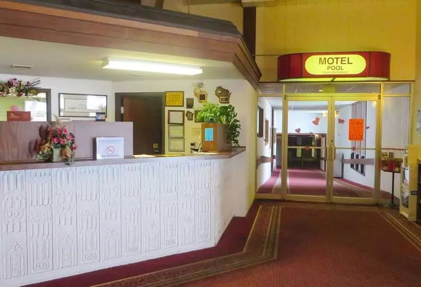 فندق Voyageur Inn And Conference Center