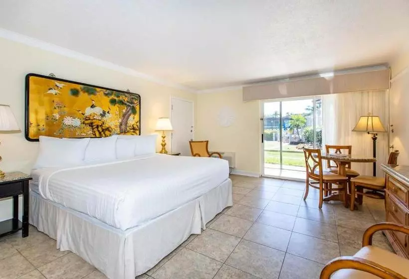 فندق West Wind Inn