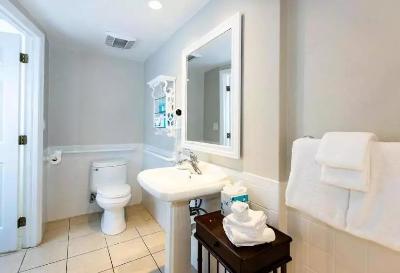 فندق West Wind Inn