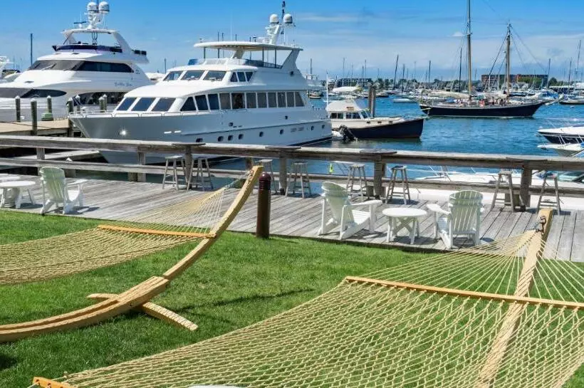 Resort The Newport Harbor Hotel & Marina