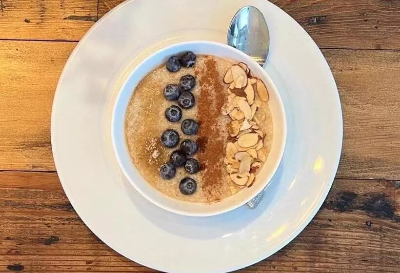 Resort The Newport Harbor Hotel & Marina