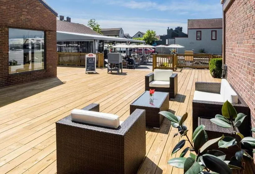 Resort The Newport Harbor Hotel & Marina