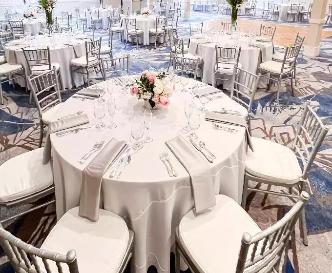 Resort The Newport Harbor Hotel & Marina