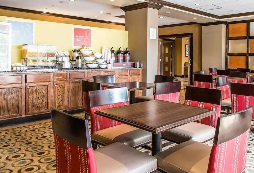 בית מלון כפרי Comfort Inn & Suites