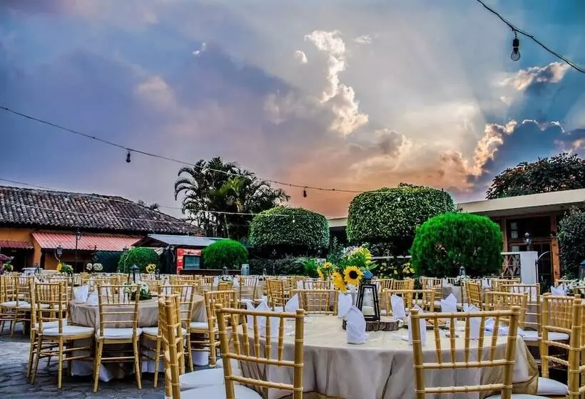 هتل Convento Santa Catalina By Ahs