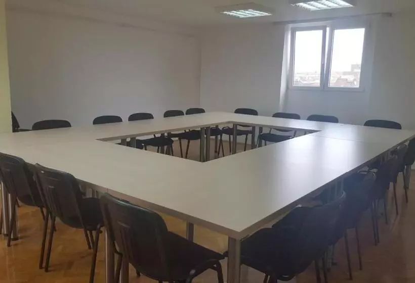 هتل Hi Hostel Zagreb