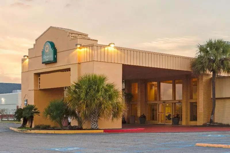 فندق Suburban Studios Slidell I 10