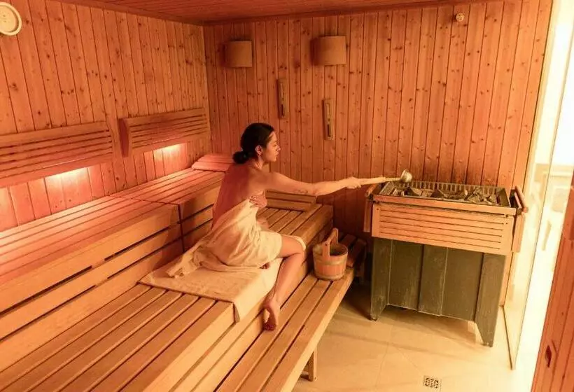 هتل Holiday Inn Lübeck, An Ihg