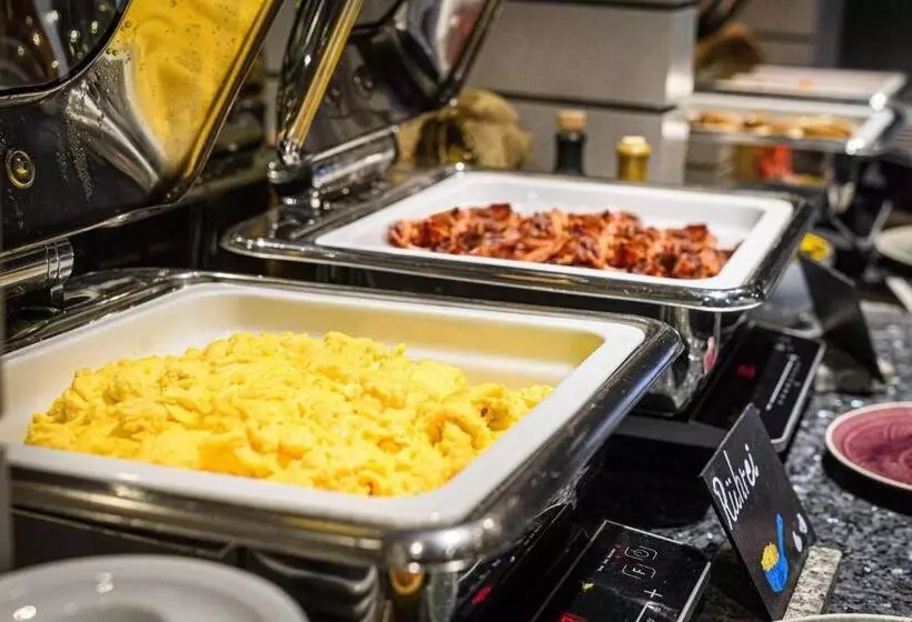 هتل Holiday Inn Lübeck, An Ihg