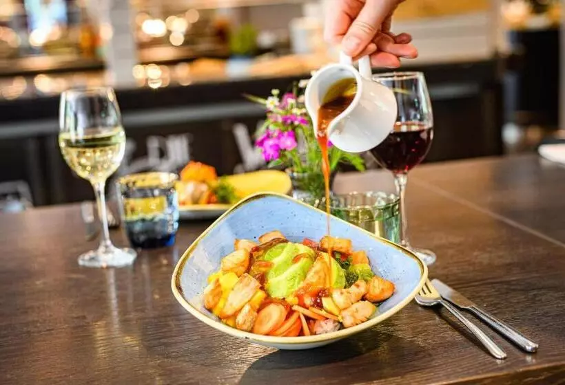 هتل Holiday Inn Lübeck, An Ihg