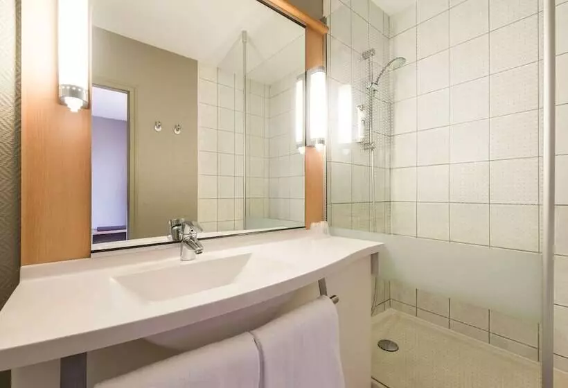 هتل Hôtel Ibis Cognac Centre