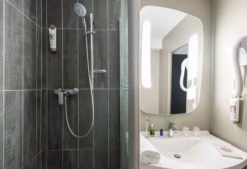 هتل Hôtel Ibis Cognac Centre