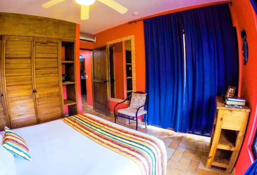 فندق Nautibeach Beach Front Condos In North Beach