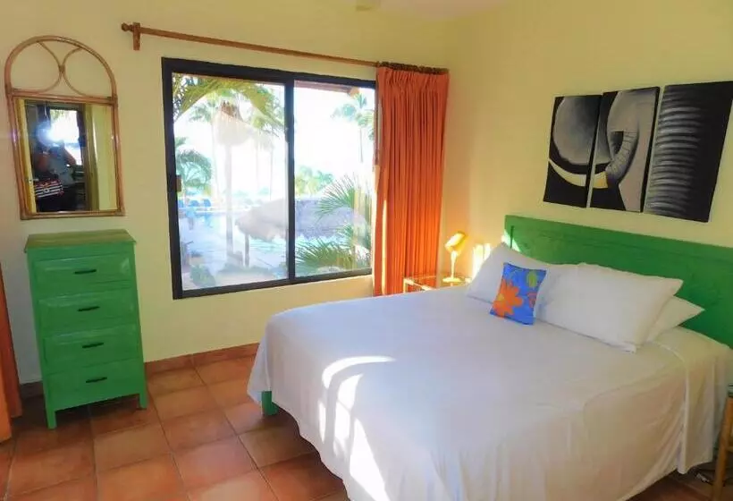 فندق Nautibeach Beach Front Condos In North Beach