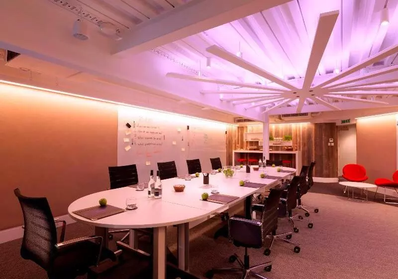 Radisson Blu Hotel, London Heathrow