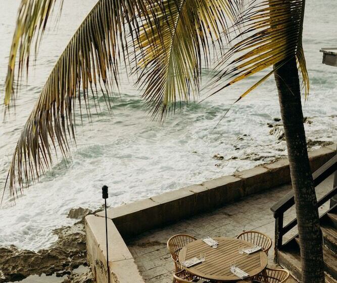 هتل The Waves At Cane Bay