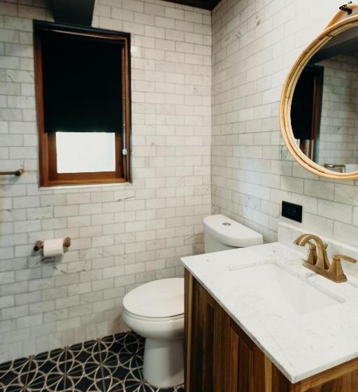 هتل The Waves At Cane Bay