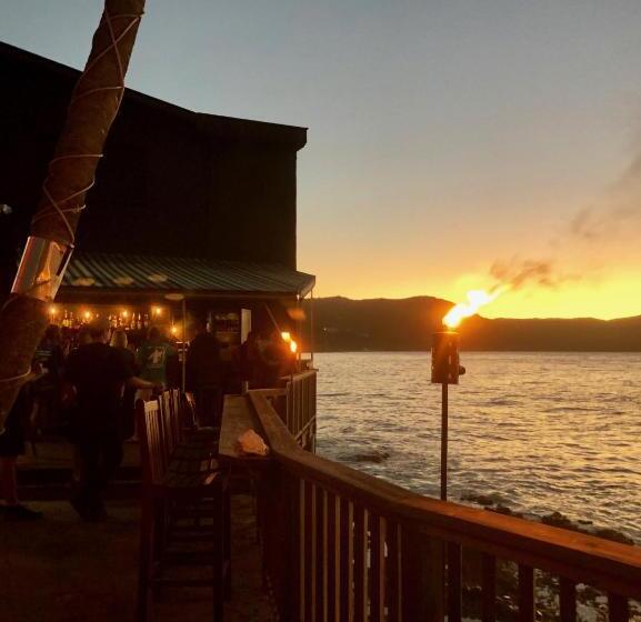 هتل The Waves At Cane Bay