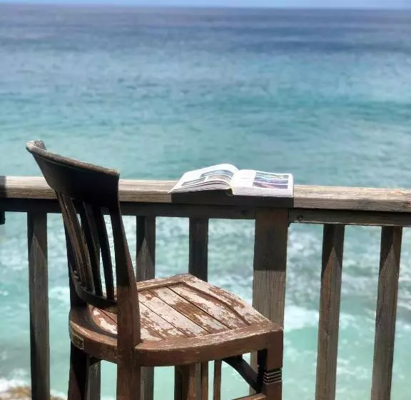 هتل The Waves At Cane Bay