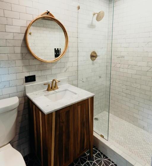 هتل The Waves At Cane Bay