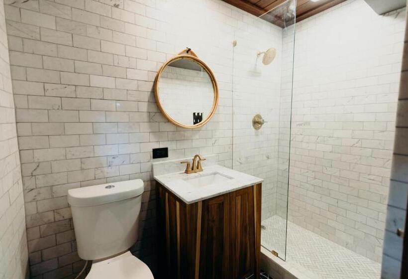 هتل The Waves At Cane Bay