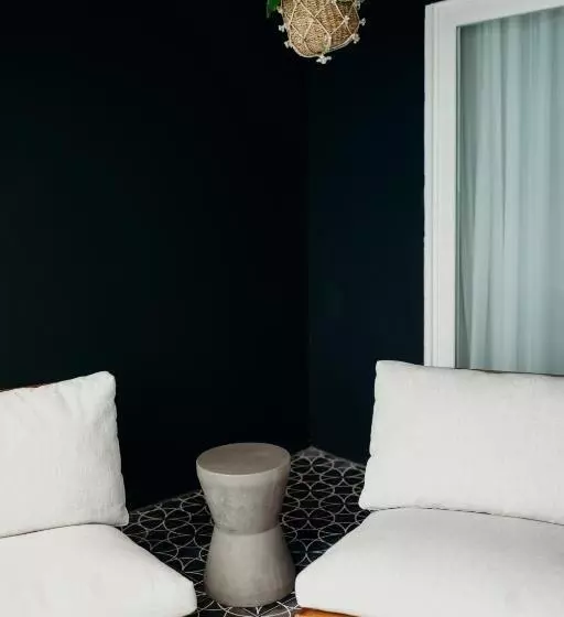 هتل The Waves At Cane Bay