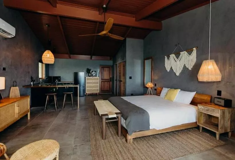 هتل The Waves At Cane Bay