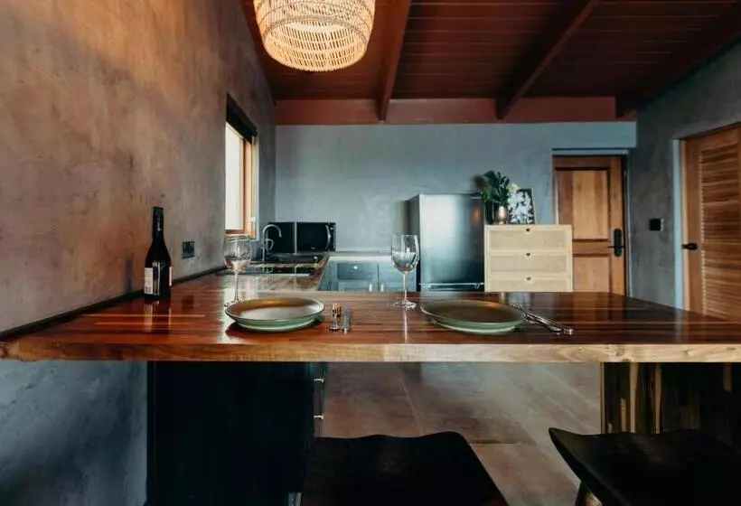 هتل The Waves At Cane Bay