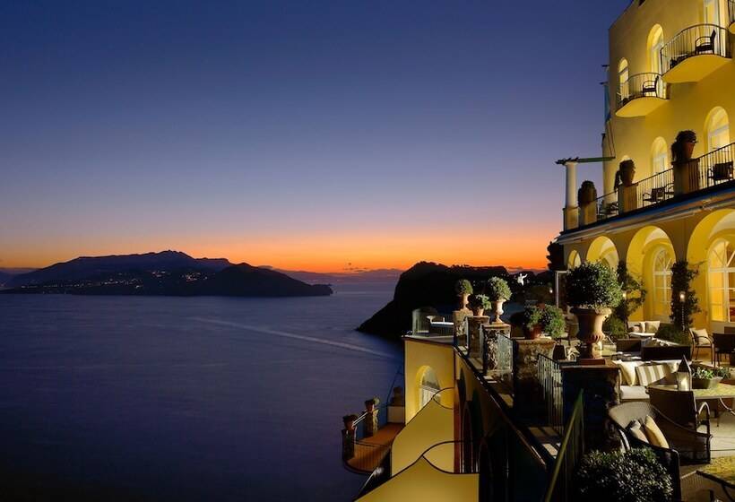 هتل Caesar Augustus