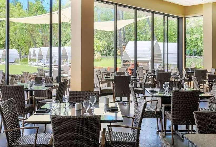 Отель Courtyard By Marriott King Kamehameha S Kona Beach