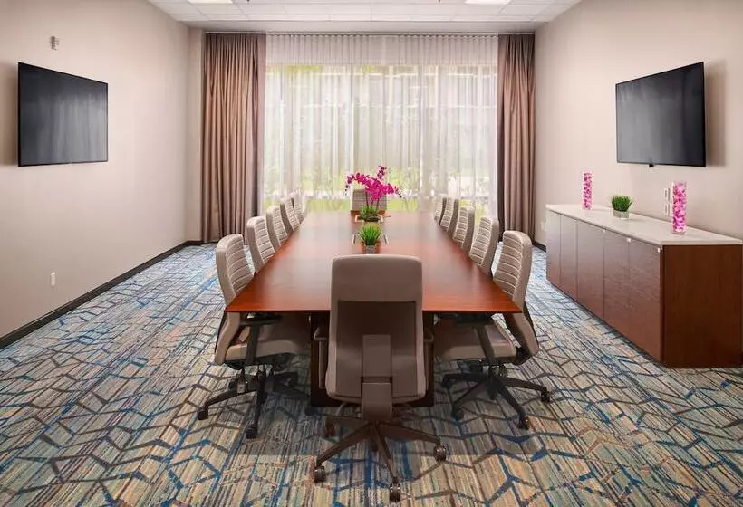 Отель Courtyard By Marriott King Kamehameha S Kona Beach