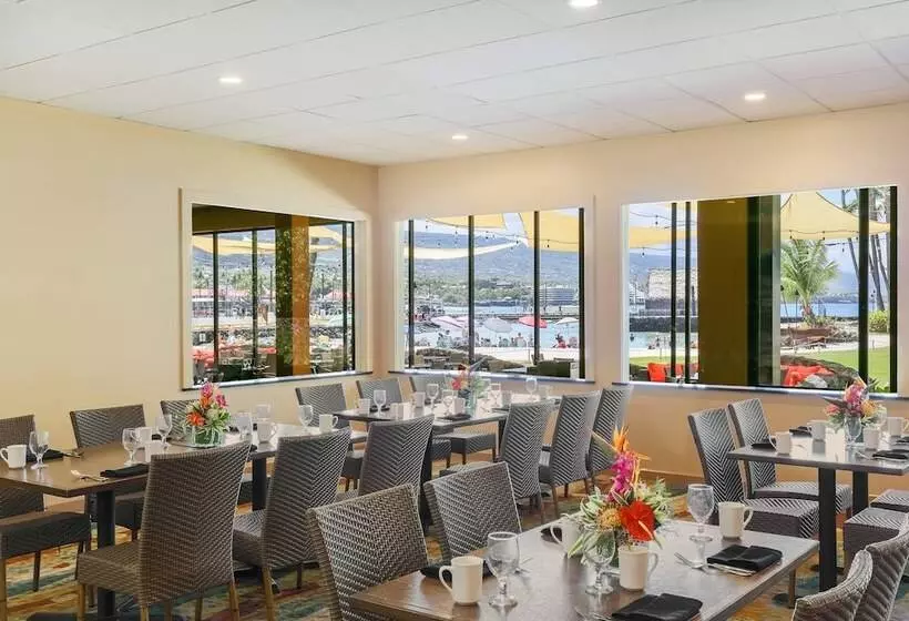 Отель Courtyard By Marriott King Kamehameha S Kona Beach