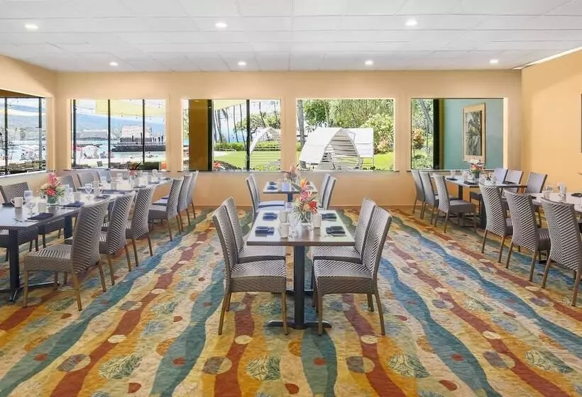 Отель Courtyard By Marriott King Kamehameha S Kona Beach