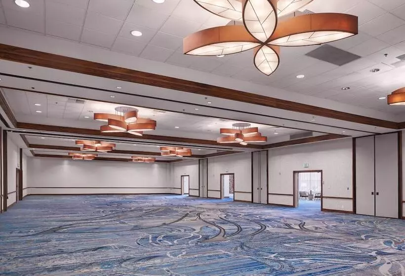 Отель Courtyard By Marriott King Kamehameha S Kona Beach